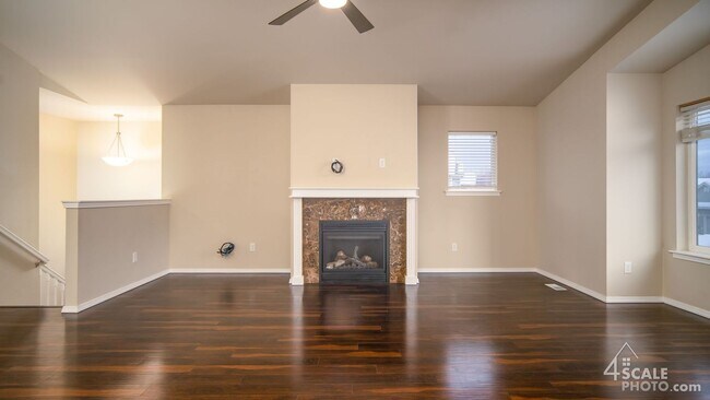 Foto del edificio - Beautiful East Anchorage 4 Bedroom Townhome