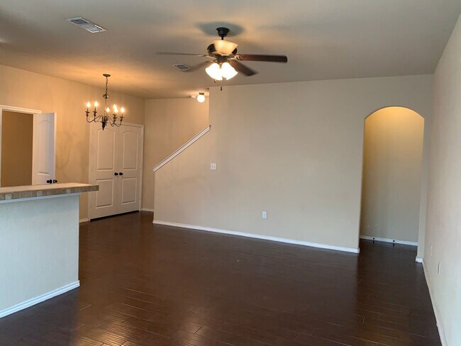 Building Photo - 2 Story Duplex / Interior Washer & Dryer C...
