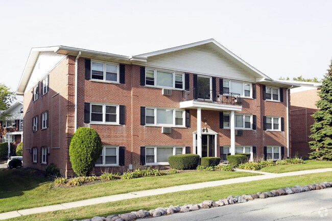 Building Photo - Colonial Court Apartments