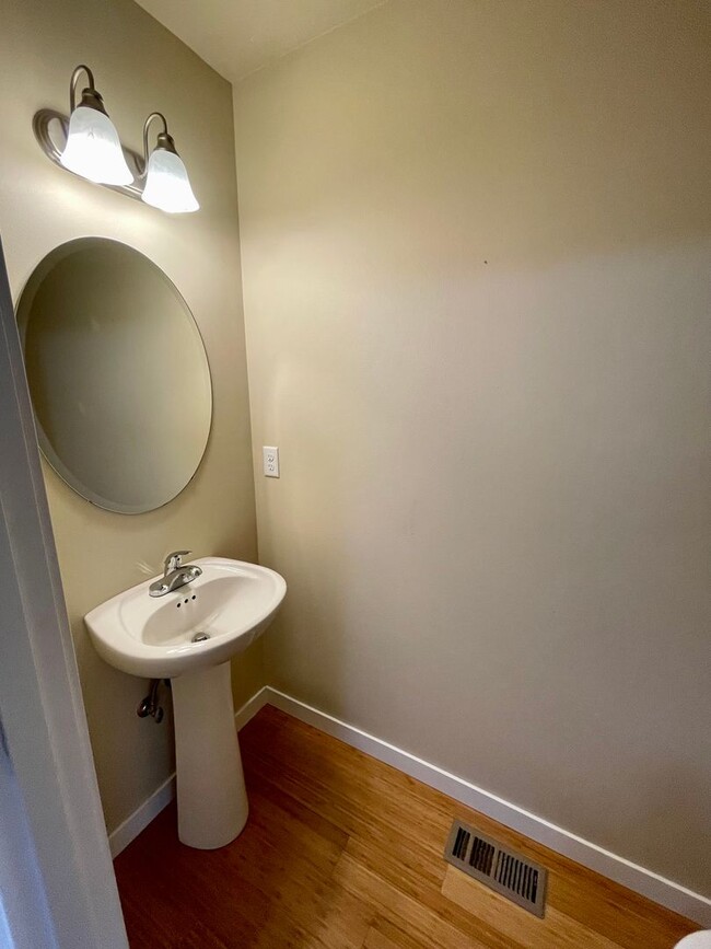 Foto del edificio - 3 Bedroom 2.5 Bathroom Townhome in Cordata...