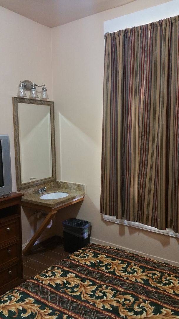 Foto del edificio - Crystal Hotel