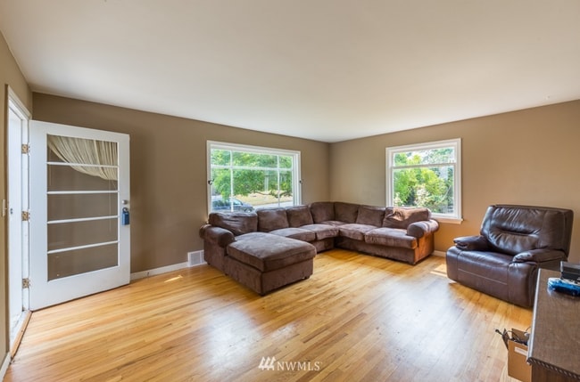 Building Photo - Live 5-Minutes from WWU — Roommate-Friendly Home Near Downtown Bellingham