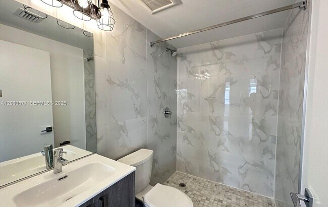 Foto del edificio - 1570 Euclid Ave