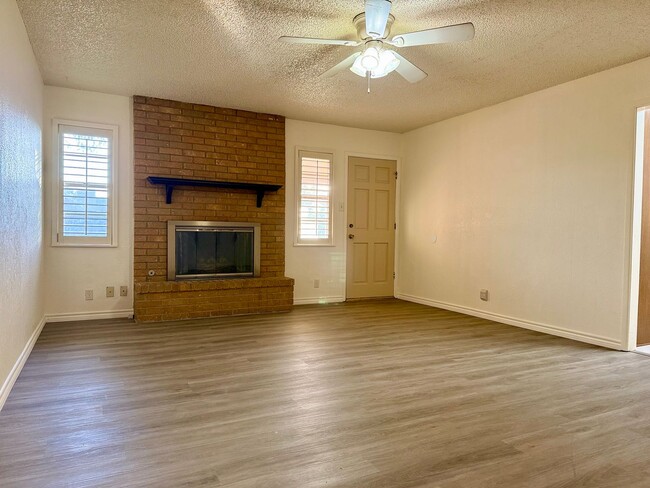 Building Photo - 2213 Culver Dr