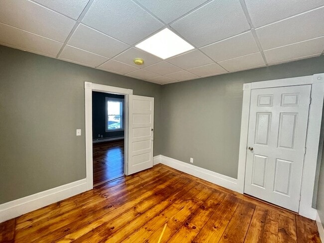 Building Photo - 15 Hampton Ave