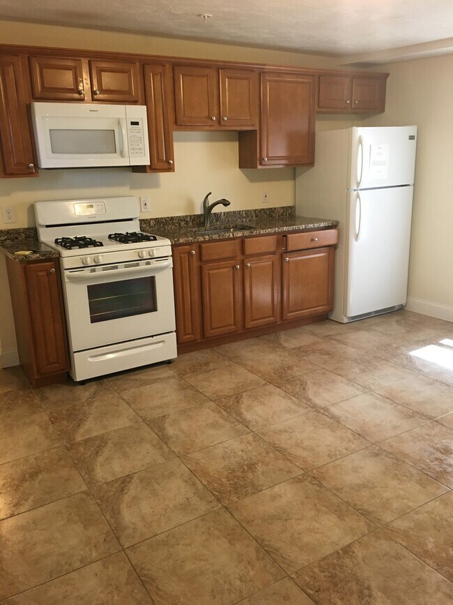 Building Photo - 423 Pawtucket Street