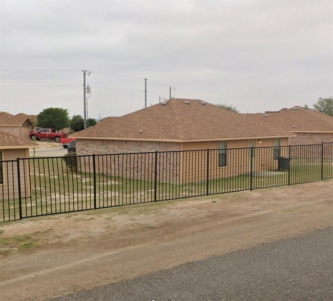 Building Photo - 108 Round Rock Dr