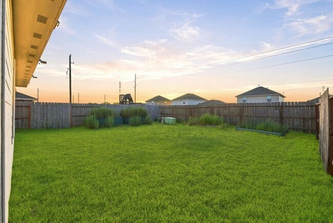 Building Photo - 7227 Gorrion Dr