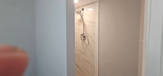 Foto del edificio - 1 Bed 1 Bath Multiplex home