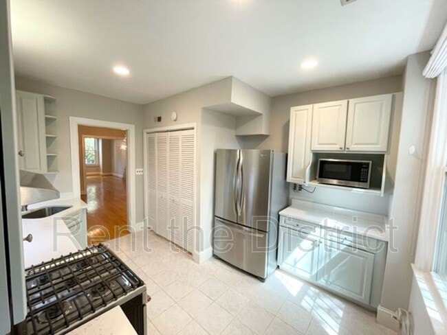 Photo - 525 5th St NE House