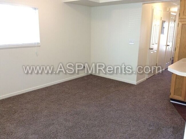 Foto del edificio - W Jordan Nice 3 Bed 2 Bath Townhome with pool
