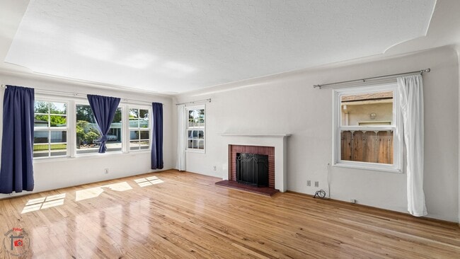 Building Photo - 1549 Bronson Ave