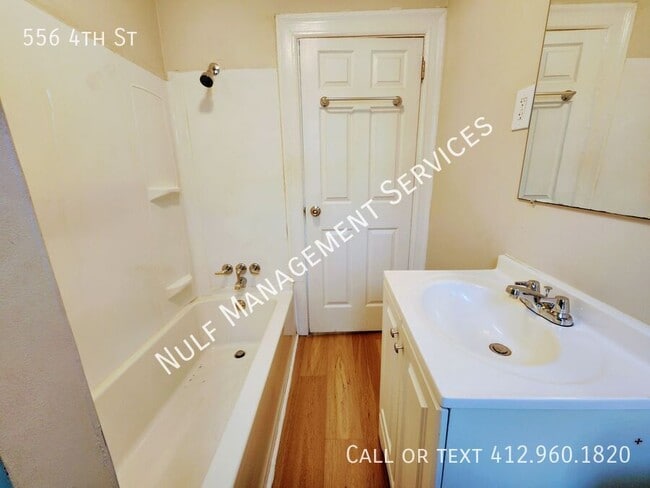 Building Photo - 556 4th St