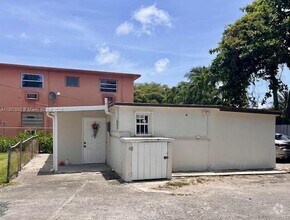 Building Photo - 1726 NW 19th St