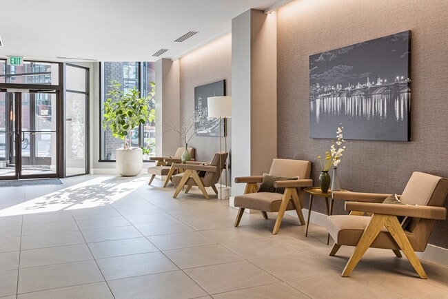 Building Photo - 14 W Broadway