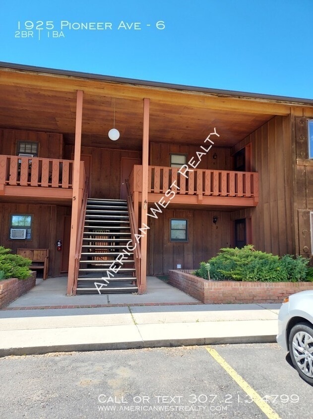 Primary Photo - Nice condo with garage