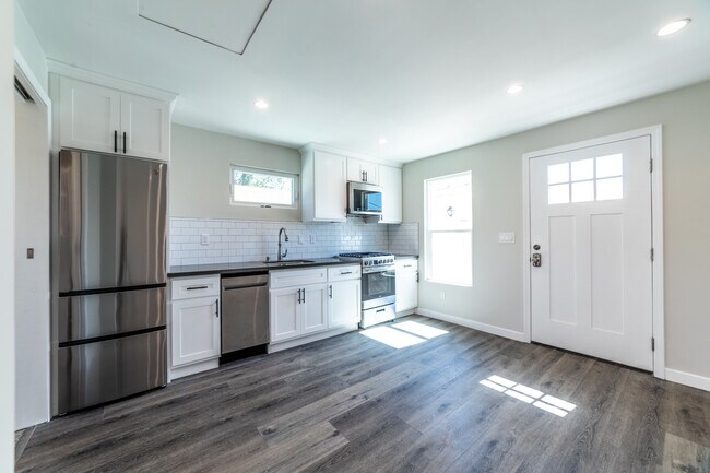 Foto del edificio - 8423 Barnsley Ave