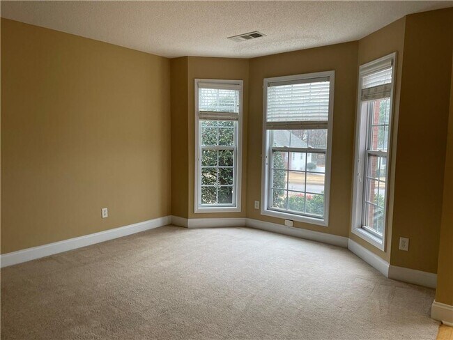 Building Photo - 422 Tea Rose Ln N