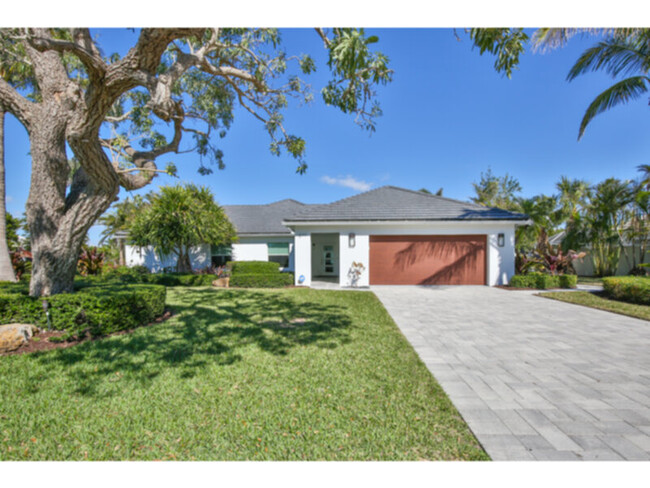 Foto del edificio - Beautifully renovated home in Bird Key, Sa...