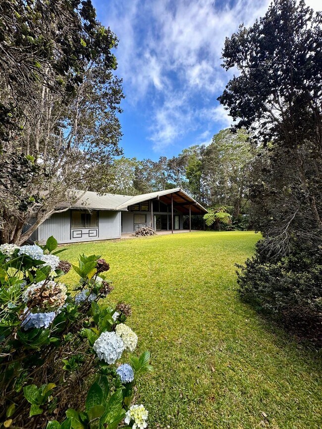 Building Photo - Volcano Golf Course - 3 Bedroom Home