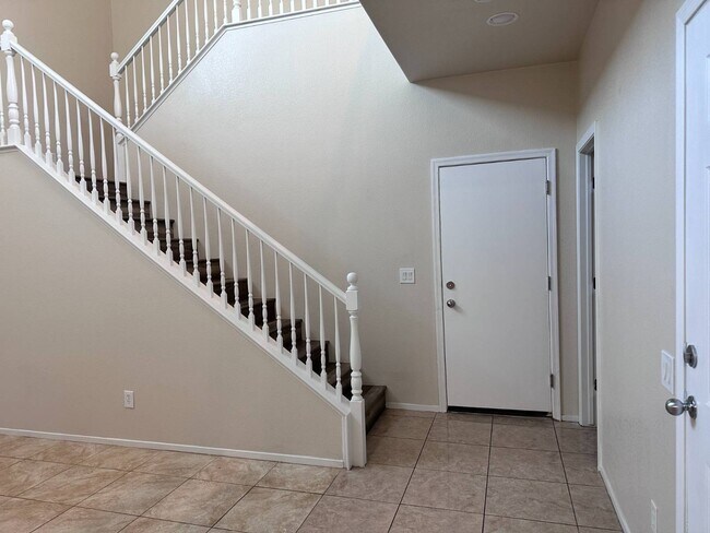 Foto del edificio - 2820 Dowitcher Ave