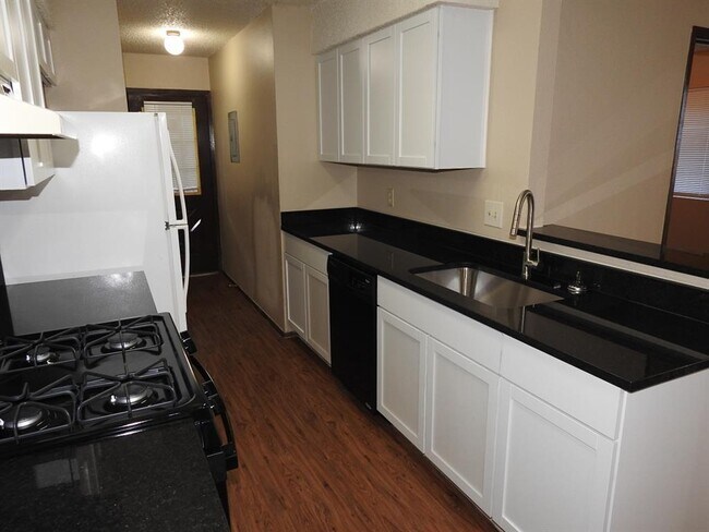 Foto del edificio - 12402 Deer Falls Dr