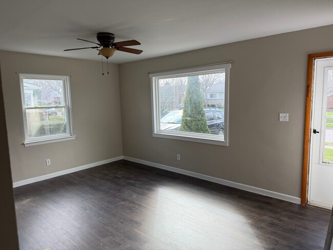 Living room - 4284 Beechgrove Dr