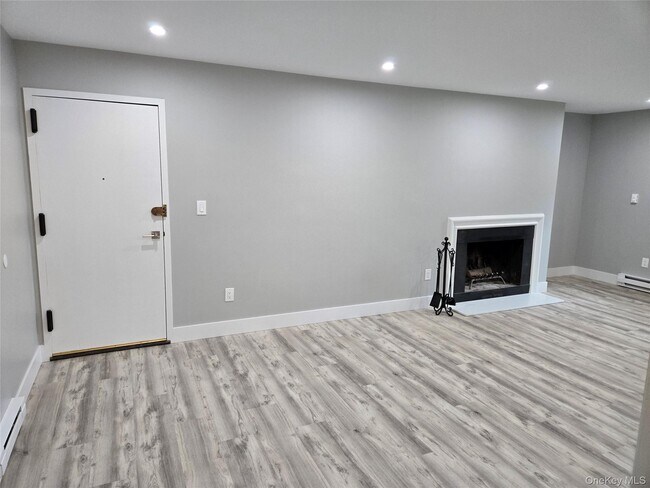 Building Photo - 548 Sierra Vista Ln