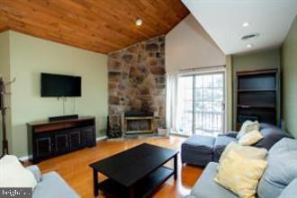 Primary Photo - 412 Brown Briar Cir