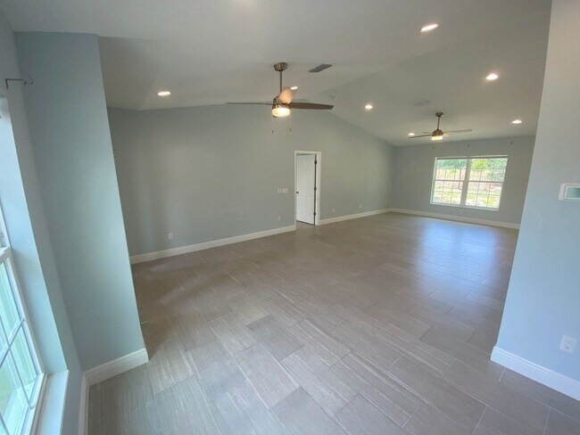 Foto del edificio - Beautiful, Newer Constructed, Unfurnished, Family Friendly, ANNUAL LEASE In Summerfield