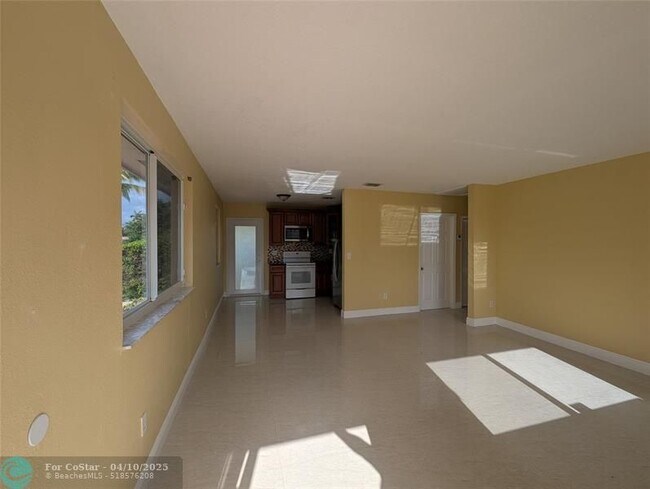 Foto del edificio - 1571 NE 109th St