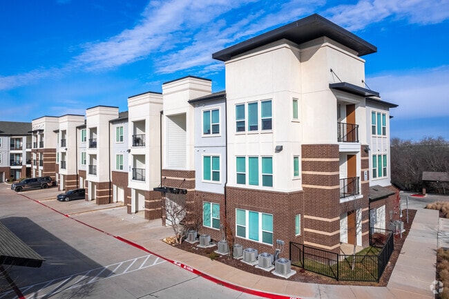 Building Photo - Vercanta at Burleson
