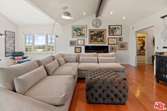 Building Photo - 3983 Sunswept Dr