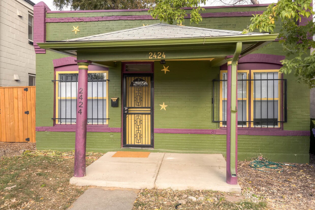 Primary Photo - 2424 Clay St
