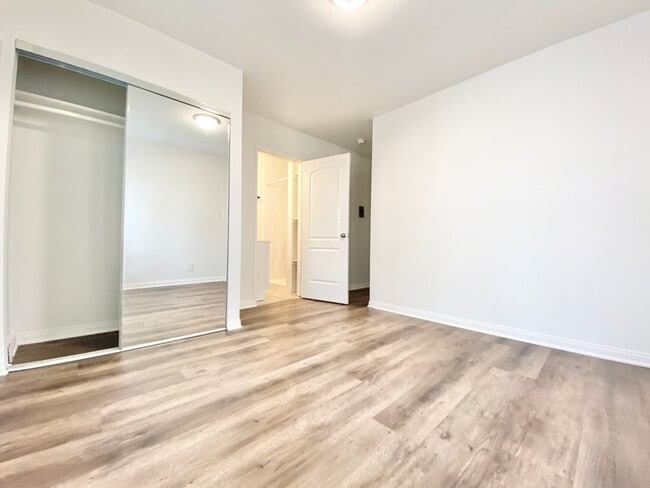Foto del edificio - 2116-2118 E. Cesar Chavez Avenue