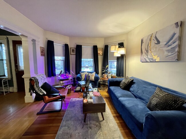 Foto del edificio - 226 Powder House Blvd