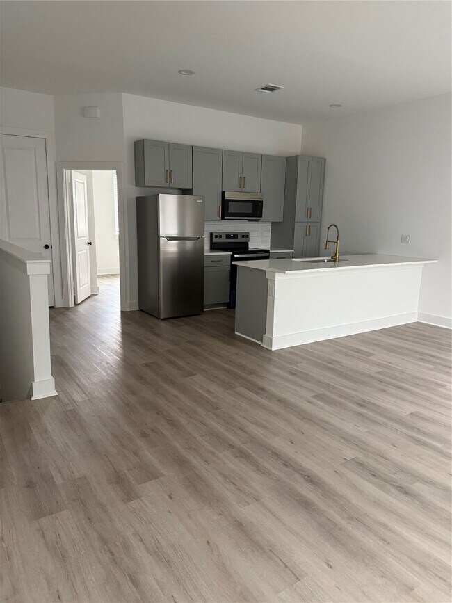 Building Photo - 3238 Frying Pan Place