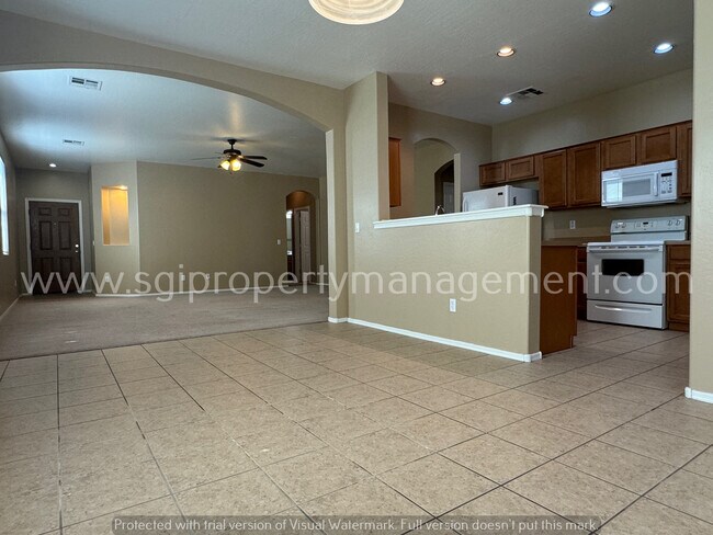 Foto del edificio - Beautiful split floorplan in a great neigh...