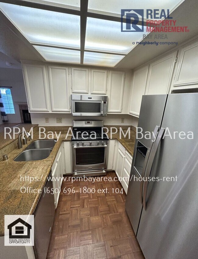 Building Photo - Bright and Airy 2BD 2.5 BTH Townhouse in Daly City