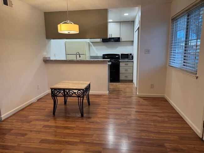 Foto del edificio - Nicely updated Mequon Condo