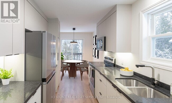 Building Photo - 18 Louise Ln