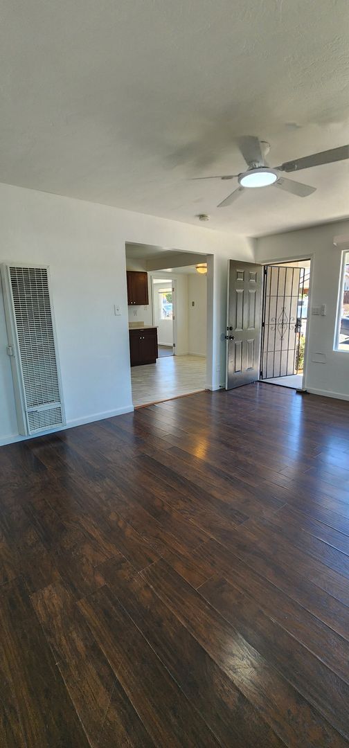 Foto del edificio - Spacious 3bdr house near College Grove!