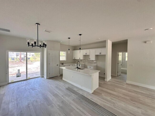 Foto del edificio - 1465 W Landmark Dr