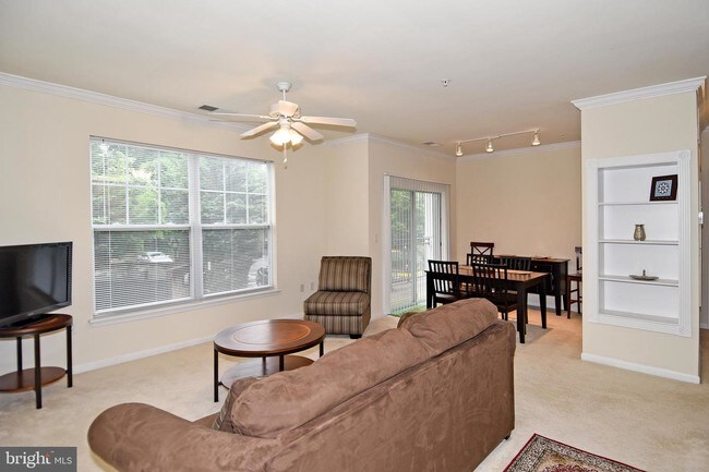 Foto del edificio - 12120 Garden Ridge Ln