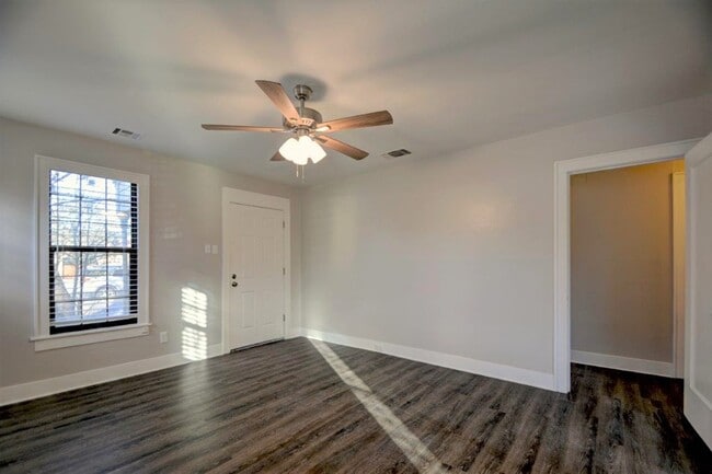 Building Photo - 1707-B Main St