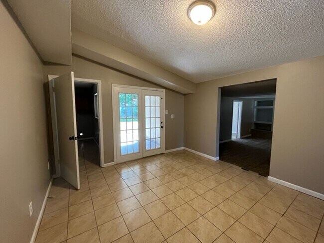 Foto del edificio - Renovated 4 Bedroom 2 Bath Home for Rent!