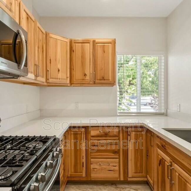 Foto del edificio - 4643 Cove St