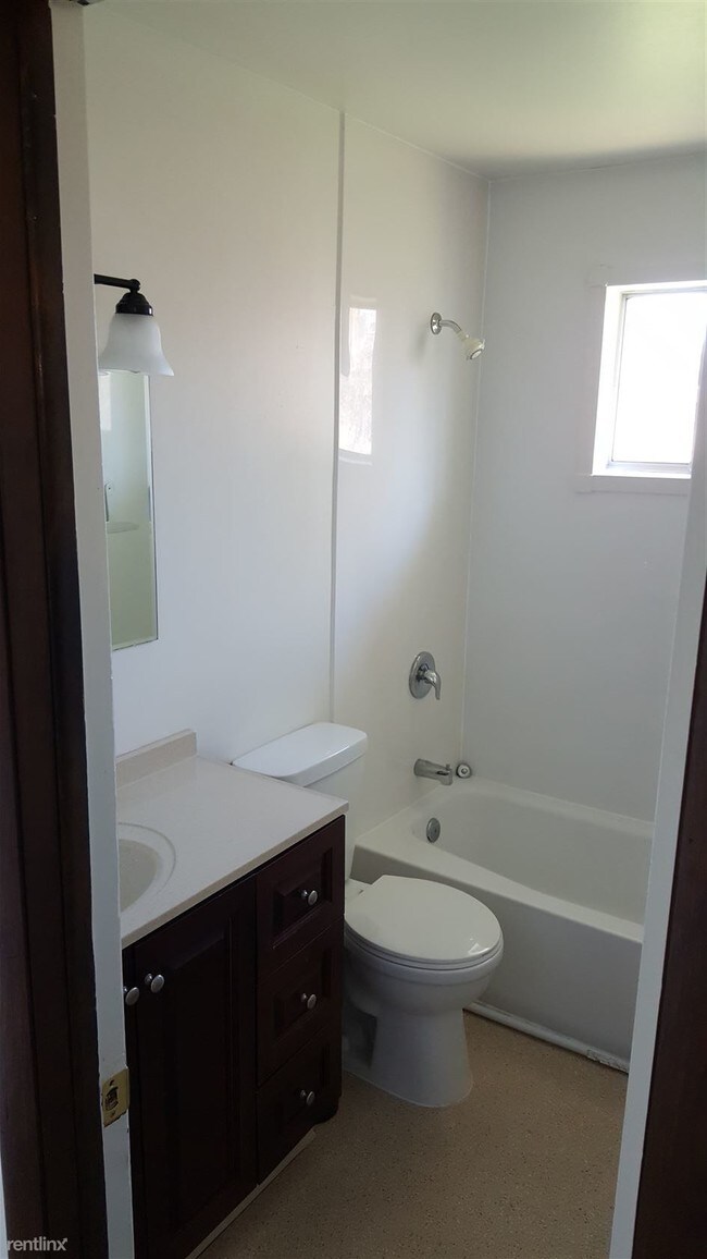 Building Photo - 2 br, 1 bath 4plex - 6491 Martinie Dr Unit #1