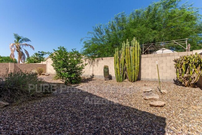 Photo - 737 S Sycamore Pl House