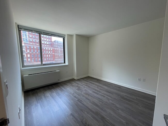 Building Photo - 176 Johnson St